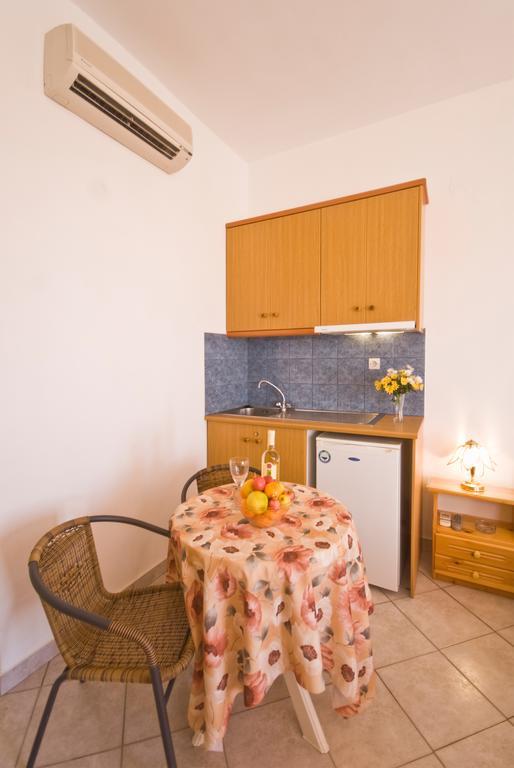 Pension St.George Rooms & Studios Perivolos  Zimmer foto